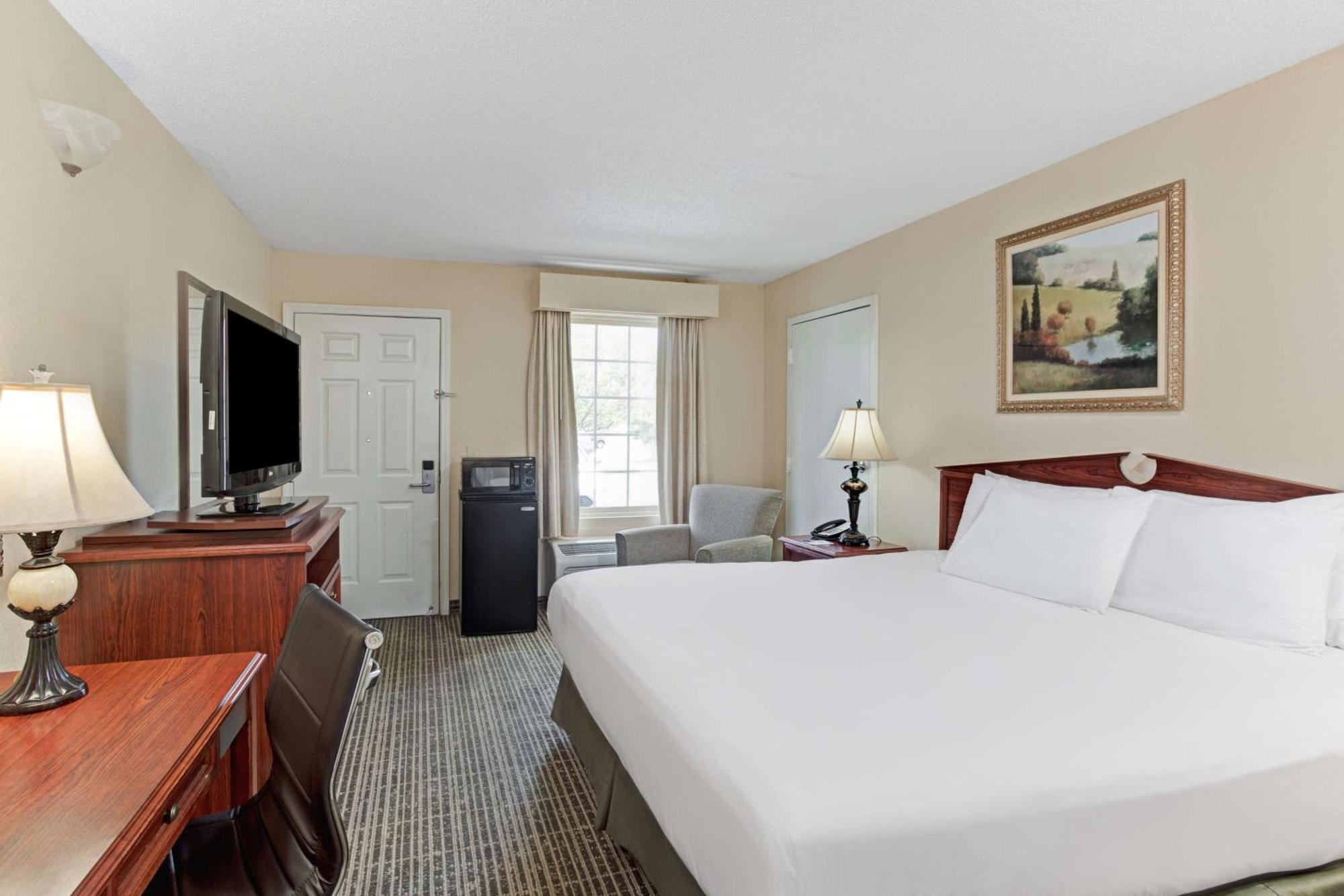 Hotel Baymont By Wyndham Sanford Exterior foto